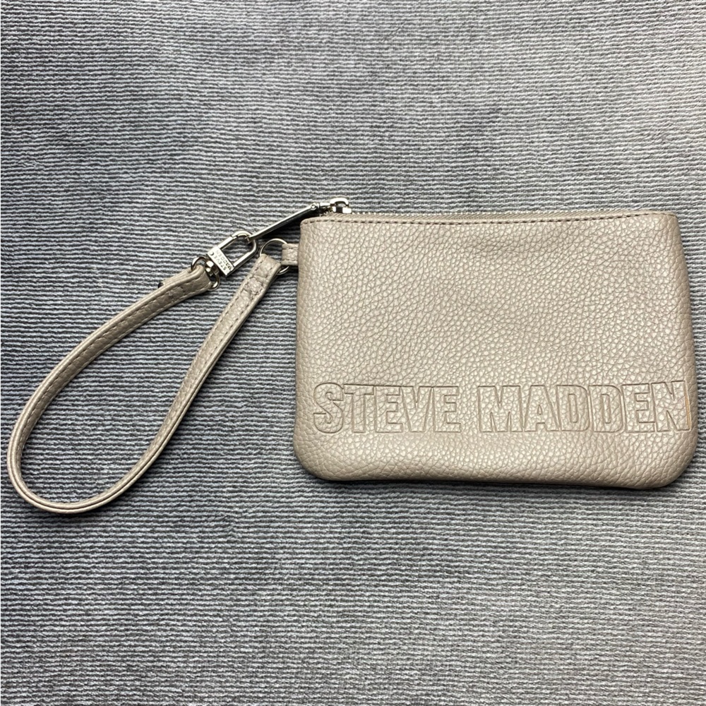 Steve Madden - Gray Logo Wristlet